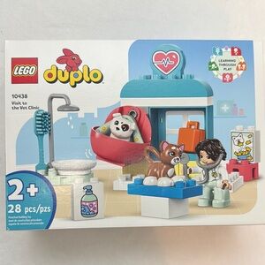 New in Box LEGO DUPLO Visit to the Vet Clinic 28 pcs Age 2+